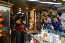 SEYHAN BELEDİYESİ GÖZ AÇTIRMADI…