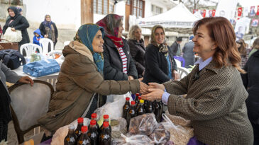 ÜRETİCİ KADINLARIN EL EMEKLERİ KIRSAL MAHALLE BULUŞMALARI’NDA GÖRÜNÜR OLUYOR