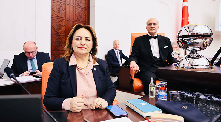 MÜZEYYEN ŞEVKİN: “TÜRKİYE, EKONOMİK KRİZİN PENCESİNDE, 2026’DA YENİ BİR SİYASİ DEĞİŞİME İHTİYAÇ VAR”