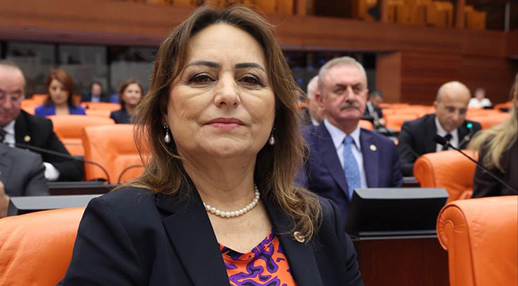 MÜZEYYEN ŞEVKİN: “YÜREĞİR’İN ÇIĞLIĞINI DUYUN!”