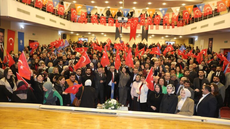 AK PARTİ ADANA DANIŞMA MECLİSİ TOPLANTISI YOĞUN KATILIMLA GERÇEKLEŞTİ