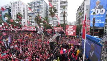 ADANA SEL OLDU, ZEYDAN KARALAR İÇİN BULUŞMAYA AKTI
