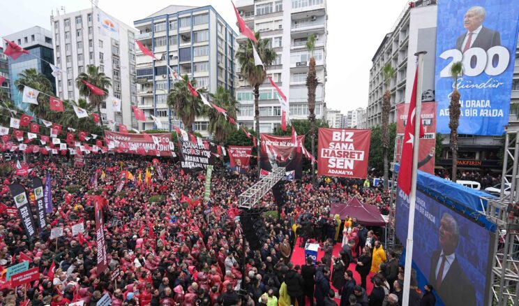 ADANA SEL OLDU, ZEYDAN KARALAR İÇİN BULUŞMAYA AKTI