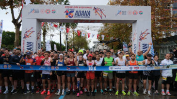 16. ULUSLARARASI ADANA KURTULUŞ YARI MARATONU KOŞULDU