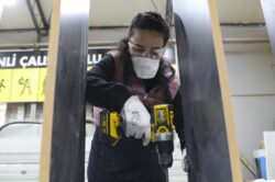 MERSİN BÜYÜKŞEHİR KADIN MOBİLYA USTALARI YETİŞTİRİYOR