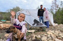 MERSİN BÜYÜKŞEHİR’İN GÜNEŞ PANELİ DESTEĞİ KONARGÖÇER YÖRÜKLERİN HAYATINI KOLAYLAŞTIRIYOR