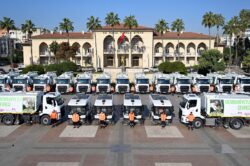 MERSİN BÜYÜKŞEHİR’İN TEMİZLİK ARAÇ FİLOSU’NA 22 BÜYÜK YOL SÜPÜRME ARACI EKLENDİ