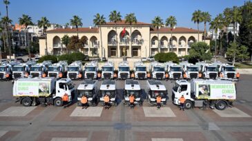 MERSİN BÜYÜKŞEHİR’İN TEMİZLİK ARAÇ FİLOSU’NA 22 BÜYÜK YOL SÜPÜRME ARACI EKLENDİ