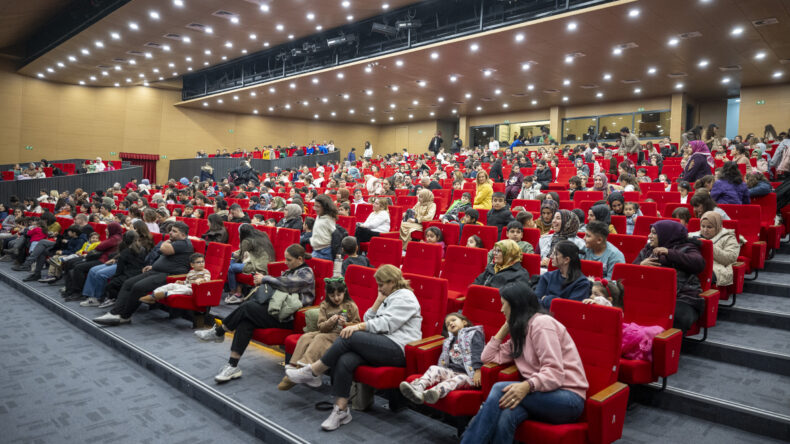 MERSİN ŞEHİR TİYATROSU BU YARIYIL TATİLİNDE DE ÇOCUKLARI UNUTMADI