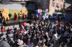 SEYHAN BELEDİYESİ TİYATROYU MAHALLELERE TAŞIDI