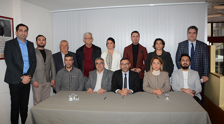 ADANA’DA DEPREM YARGILAMALARINDA ADİL VE BİLİMSEL HESAP VERME SÜRECİNE DİKKAT ÇEKİLDİ