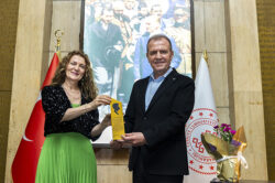 VAHAP SEÇER: “TÜRKİYE’YE BARIŞ VE HUZUR GETİRECEKSEK BUNU BAŞLATMANIN YERİ MERSİN’DİR”