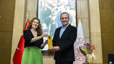 VAHAP SEÇER: “TÜRKİYE’YE BARIŞ VE HUZUR GETİRECEKSEK BUNU BAŞLATMANIN YERİ MERSİN’DİR”