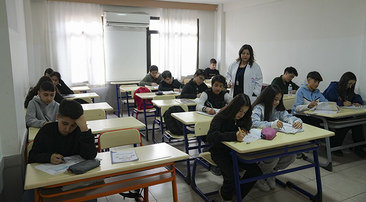 LİSE VE ÜNİVERSİTE YOLCULUĞUNDA, MERSİN BÜYÜKŞEHİR ÖĞRENCİLERİN YANINDA