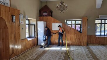 YUMURTALIK’TA CAMİLER TİTİZLİKLE TEMİZLENİYOR