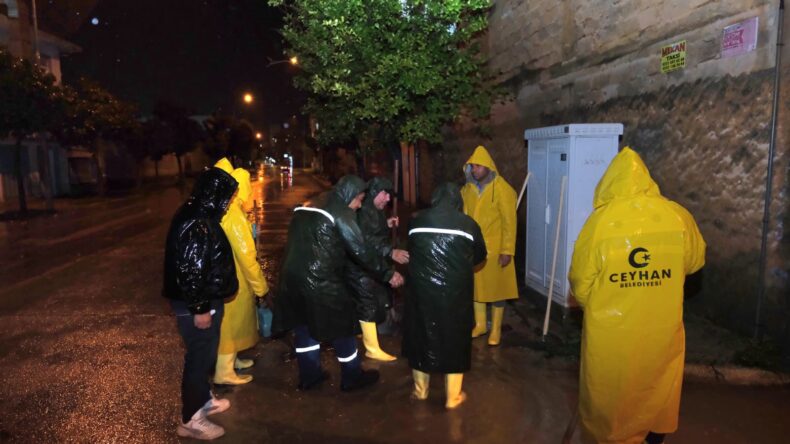 CEYHAN BELEDİYESİ 40 ARAÇ, 200 PERSONELLE SAĞANAK YAĞIŞA KARŞI SEFERBER OLDU