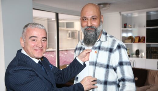 SONER KAN’A ÜYELİK ROZETİ