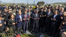 BAŞKAN SEÇER, 6 ŞUBAT DEPREMİNİN 3. YIL DÖNÜMÜNDE CHP GENEL BAŞKANI ÖZGÜR ÖZEL İLE HATAY’DA