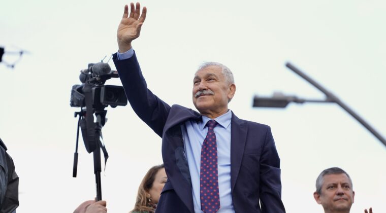 ADANA BAŞKANINA KAVUŞTU