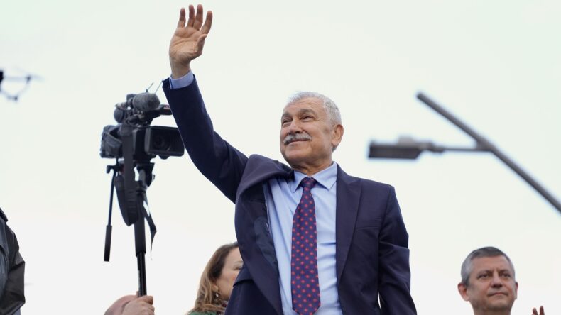 ADANA BAŞKANINA KAVUŞTU