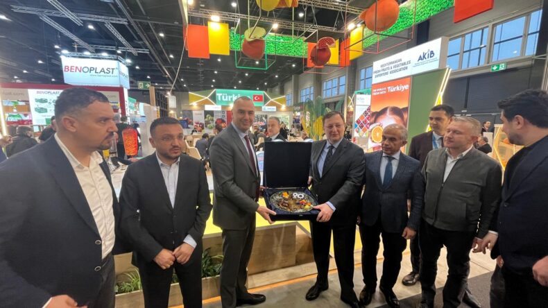 YAŞ MEYVE SEBZE İHRACATI YÜZDE 45 ARTIŞLA 5132 MİLYON DOLARI AŞTI