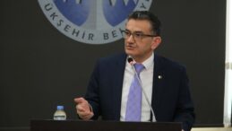 ÖZGÜR ALTIOK: “ZEYDAN KARALAR’IN GÖREVE İADESİNİ VE DİĞER ARKADAŞLARIMIZIN TAHLİYESİNİ BEKLİYORUZ”