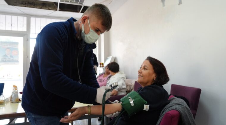 ÇUKUROVA’DA EMEKLİLERE SAĞLIK TARAMASI