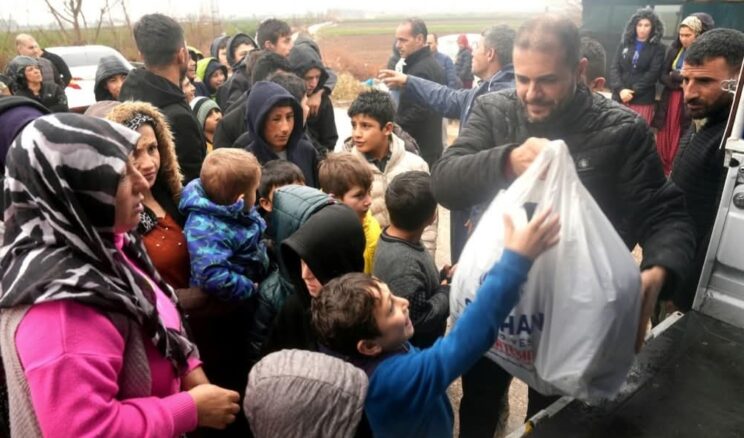 SEYHAN BELEDİYESİNDEN YAĞIŞ MAĞDURLARINA DESTEK ELİ