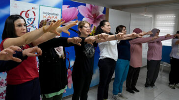 ÇUKUROVA BELEDİYESİ’NDEN KADINLARA HALK OYUNLARI KURSU