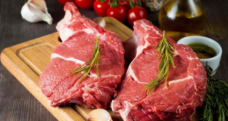 MÜZEYYEN ŞEVKİN: “KIRMIZI ET, YOKSULA HAYÂL”