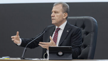 VAHAP SEÇER: “KENTTE YÜZDE 84 MEMNUNİYET ORANI VAR”