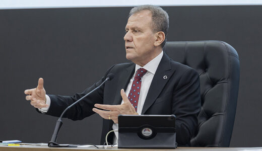 VAHAP SEÇER: “KENTTE YÜZDE 84 MEMNUNİYET ORANI VAR”