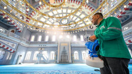 MERSİN BÜYÜKŞEHİR KENT GENELİNDE İBADETHANELERİ TİTİZLİKLE TEMİZLİYOR