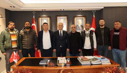 MHP’DEN TAKSİCİLERE DESTEK…