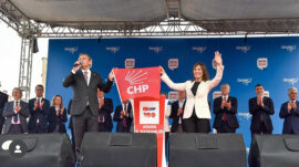 CHP GENEL BAŞKANI ÖZGÜR ÖZEL: “OYA TEKİN’İ GÖREVİNİN BAŞINA, ADANA’YA BEKLİYORUZ”