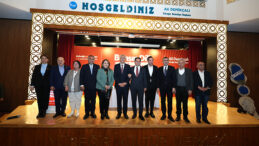 YÜREĞİR’DE “BARIŞIN DİLİ HUKUK VE DEMOKRASİ OLMALI” KONFERANSI