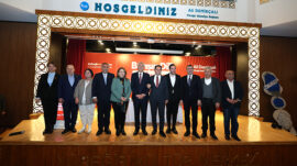 YÜREĞİR’DE “BARIŞIN DİLİ HUKUK VE DEMOKRASİ OLMALI” KONFERANSI