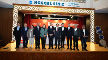 YÜREĞİR’DE “BARIŞIN DİLİ HUKUK VE DEMOKRASİ OLMALI” KONFERANSI