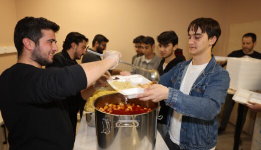 1.5 ADANA TEKNOLOJİ TAKIMLARI GELENEKSEL İFTAR SOFRASINDA BULUŞTU