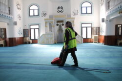 YÜREĞİR BELEDİYESİ’NDEN İBADETHANELERDE BAYRAM TEMİZLİĞİ
