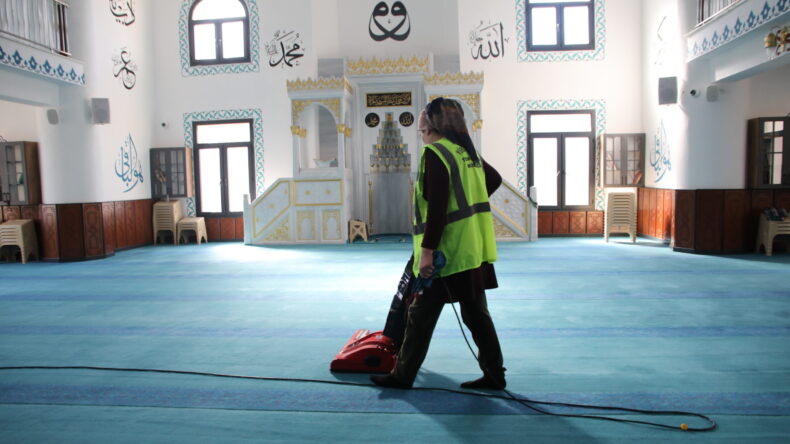 YÜREĞİR BELEDİYESİ’NDEN İBADETHANELERDE BAYRAM TEMİZLİĞİ