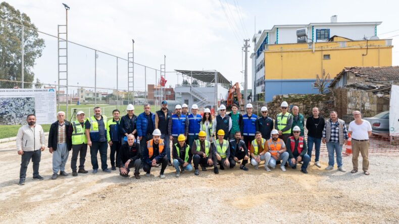 BAŞKAN SEÇER, AKDENİZ İLÇESİ KANALİZASYON HATTI YAPIM ÇALIŞMALARINI YERİNDE İNCELEDİ