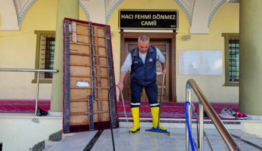 ÇUKUROVA’DA CAMİLER BAYRAMA HAZIRLANIYOR