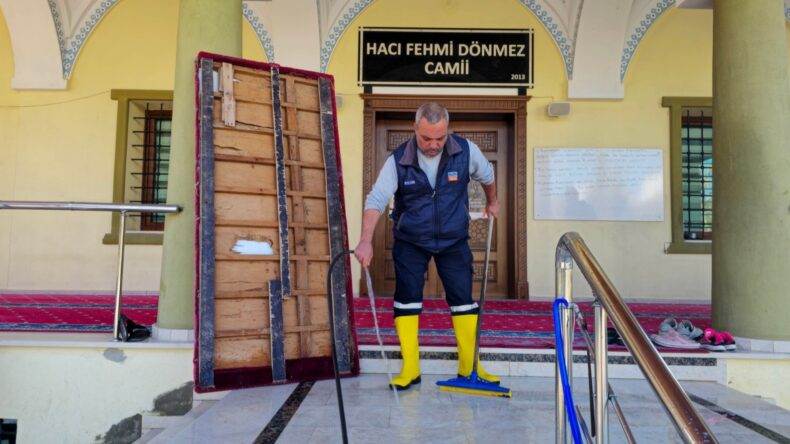 ÇUKUROVA’DA CAMİLER BAYRAMA HAZIRLANIYOR