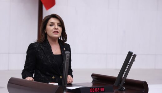 KADINLARIN EŞİTLİĞİ CUMHURİYET’İN EN BÜYÜK DEVRİMLERİNDEN BİRİDİR