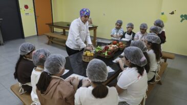 MERSİN BÜYÜKŞEHİR’İN MUTFAK ATÖLYESİ ÇOCUKLARA YENİ BECERİLER KAZANDIRIYOR