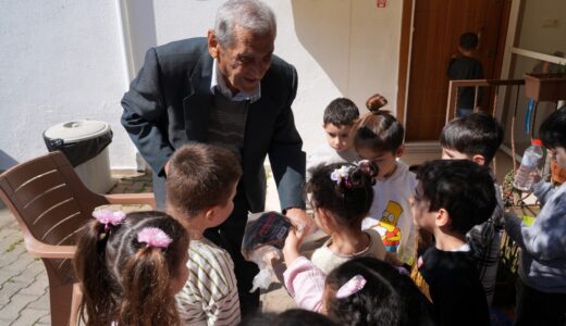 MİNİKLERDEN YAŞLILAR HAFTASI’NA ANLAMLI ZİYARET