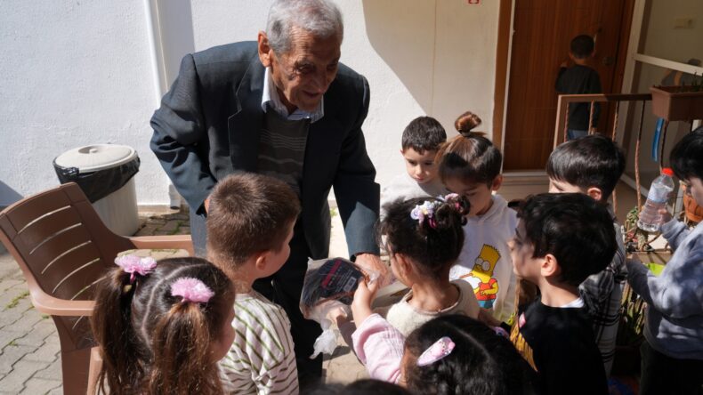 MİNİKLERDEN YAŞLILAR HAFTASI’NA ANLAMLI ZİYARET