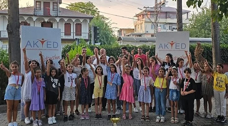 AKYED’İN ÇIĞLIĞINI DUYUN!