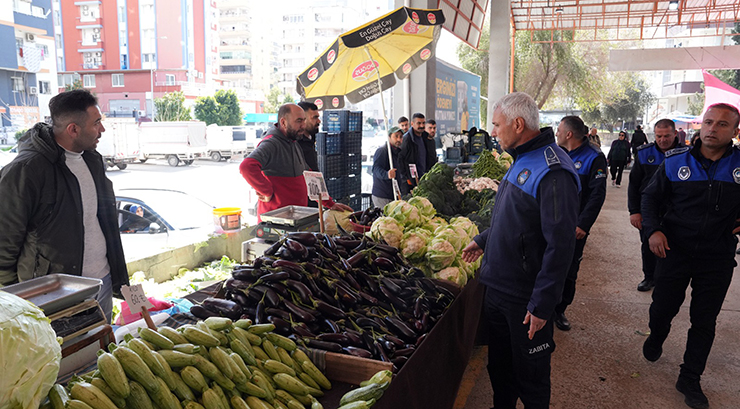 ÇUKUROVA BELEDİYESİ’NDEN PAZARLARDA SIKI DENETİM